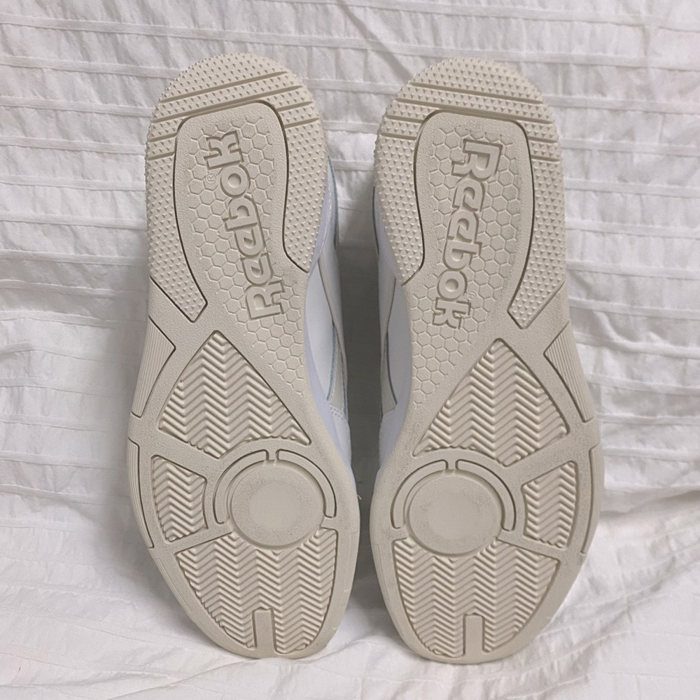 Men’s Reebok - Size 8.5 - Picture 3 of 6